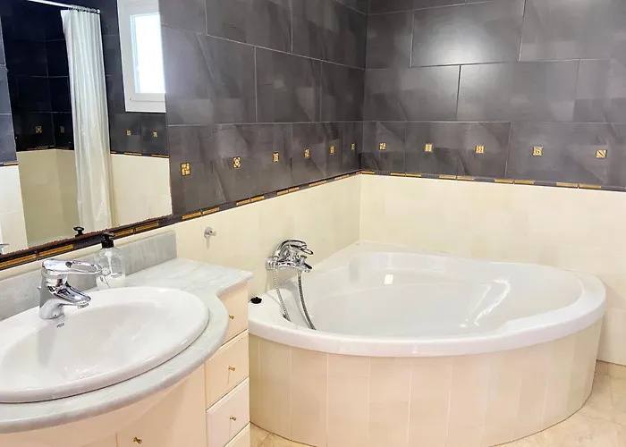 Bequia * Льорет-де-Мар